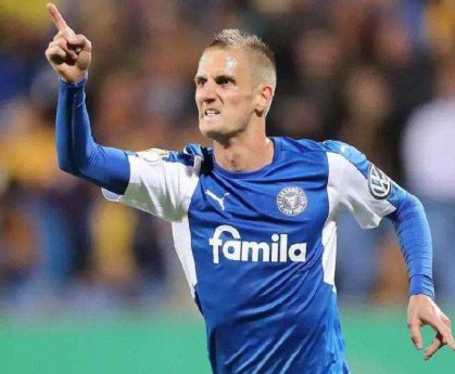  基尔高士丁边路突破犀利，德甲翼锋对决成为焦点